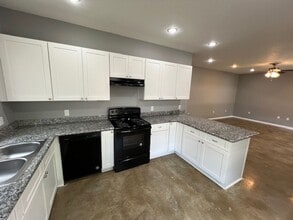 513 W Lagrange St in Lake Charles, LA - Building Photo - Building Photo