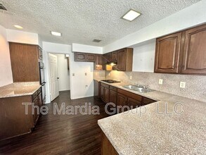 13217 Fall Manor Dr in Dallas, TX - Building Photo - Building Photo