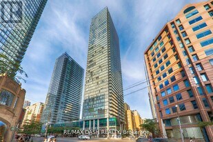 38 Grenville St in Toronto, ON - Building Photo