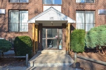 139 King St in Franklin, MA - Building Photo