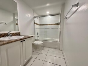 9517 Fontainebleau Blvd, Unit 531-316 in Miami, FL - Building Photo - Building Photo