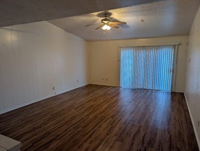 144 Crestwood Blvd in Desoto, TX - Foto de edificio - Building Photo