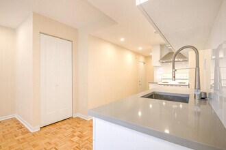 2235 Prud'homme Av in Montréal, QC - Building Photo - Building Photo