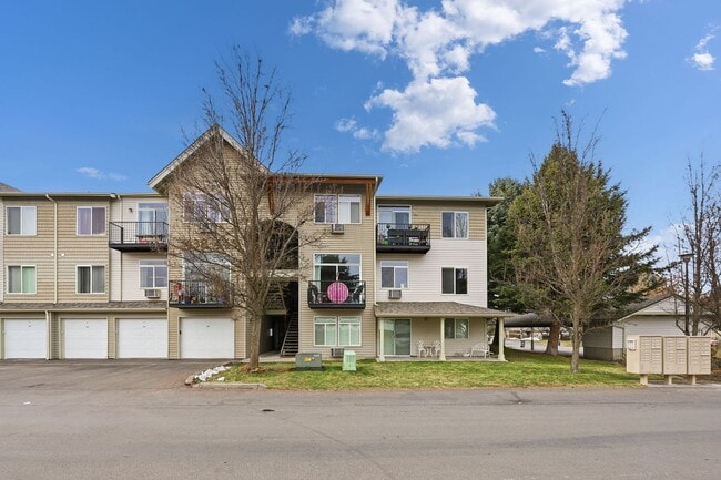 22855 E Country Vista Dr in Liberty Lake, WA - Building Photo - Building Photo