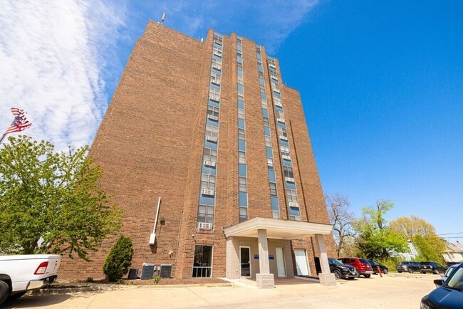 property at 1505 N Peoria Ave