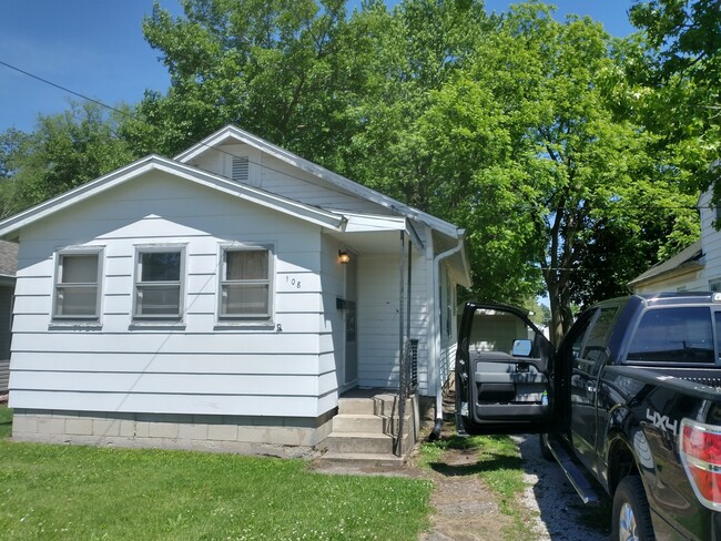 property at 108 N Oak St