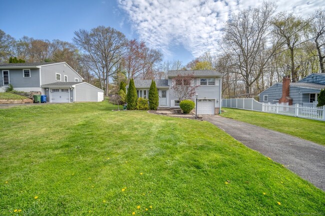 10 Shady Dr in Wallingford, CT - Building Photo - Building Photo
