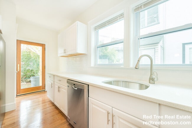 299 Alewife Brook Pky, Unit 2 in Somerville, MA - Building Photo - Building Photo