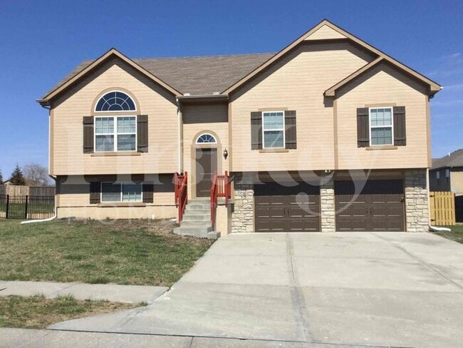 property at 2004 Parkview Dr