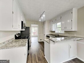 190 Oakview Dr in Covington, GA - Building Photo - Building Photo