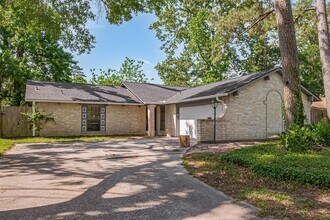 2762 Foliage Green Dr in Humble, TX - Foto de edificio - Building Photo