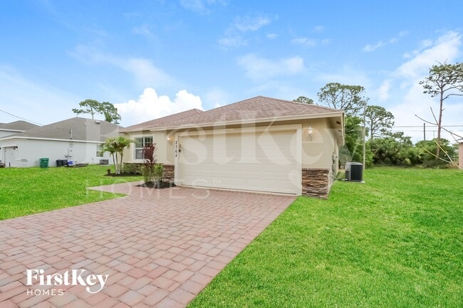 2365 SW Webster Ln in Port St. Lucie, FL - Building Photo - Building Photo