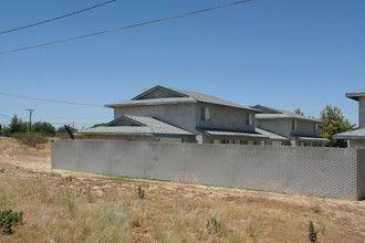 15735 Tokay St in Victorville, CA - Building Photo - Building Photo