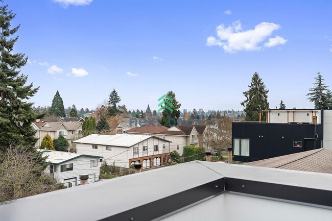 8839 Midvale Ave N in Seattle, WA - Building Photo - Building Photo