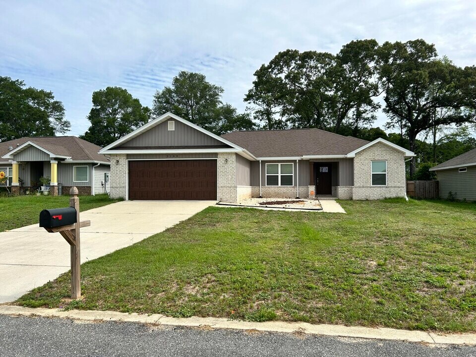 3160 Vaccari Ct in Crestview, FL - Building Photo