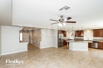 6703 Treble Clef Ave in Las Vegas, NV - Foto de edificio - Building Photo