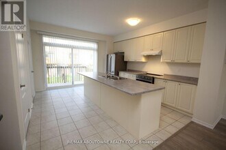 243 Gillespie Dr in Brant, ON - Building Photo - Building Photo