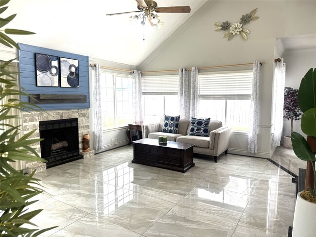 15806 Oak Mountain Dr