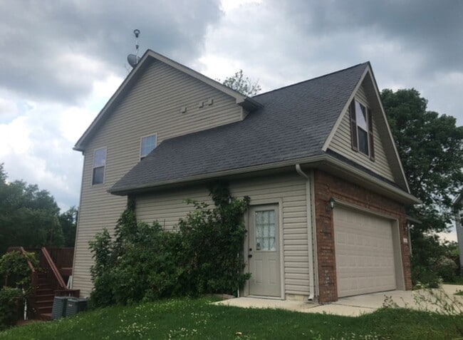100 Twin Lakes Dr in Vine Grove, KY - Building Photo - Building Photo
