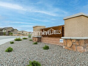 10477 Beavertail Hill Ave in Las Vegas, NV - Building Photo - Building Photo