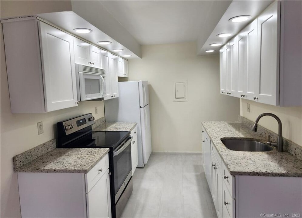 50 Aiken St in Norwalk, CT - Building Photo