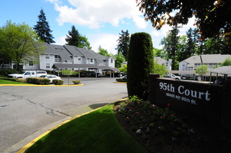 95th Court Apartments in Redmond, WA - Foto de edificio - Building Photo