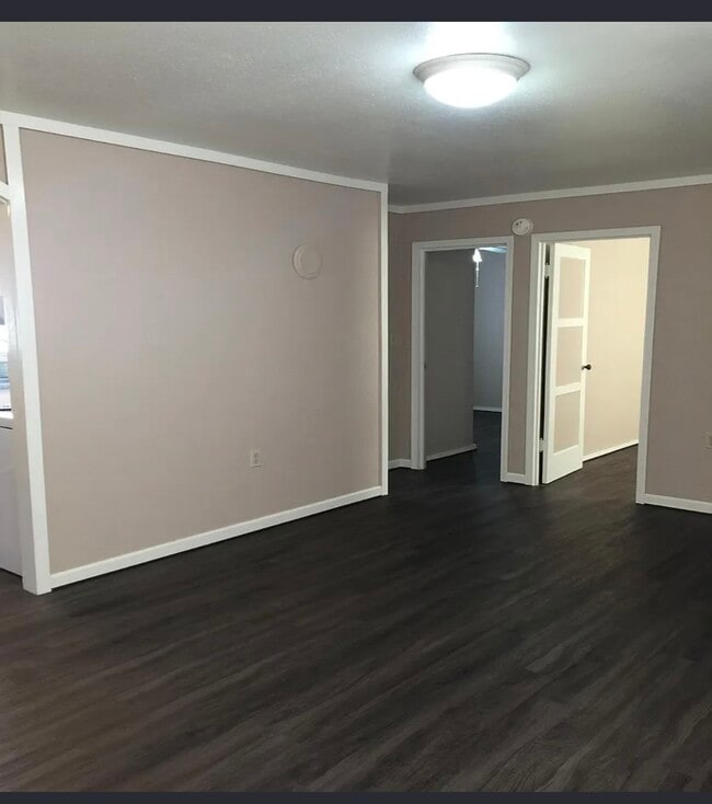 68 South 5th Street in Creswell, OR - Building Photo - Building Photo