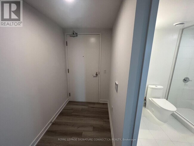 238 Simcoe St in Toronto, ON - Building Photo - Building Photo