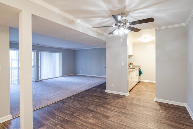 The Wellesley Crescent Apartments in Redwood City, CA - Foto de edificio - Interior Photo