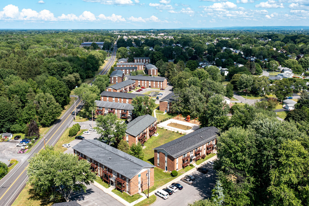 Brentwood Village Apartments in Liverpool, NY - Building Photo