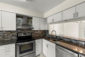 10439 Isleworth Ave in Tampa, FL - Building Photo - Building Photo