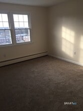 201 Regan Rd in Vernon, CT - Building Photo - Building Photo