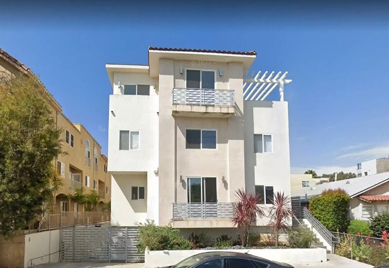 1743 S Barrington Ave in Los Angeles, CA - Building Photo