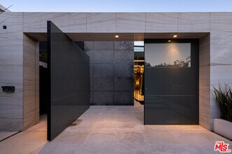 1822 Marcheeta Pl in Los Angeles, CA - Building Photo - Building Photo