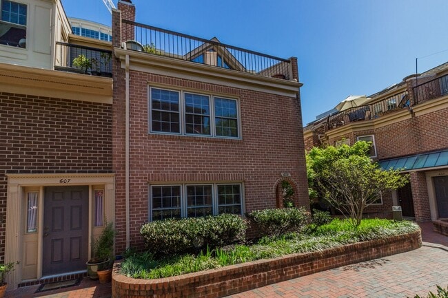 property at 603 N Tazewell St