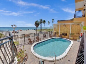 1815 N Surf Rd in Hollywood, FL - Building Photo - Building Photo