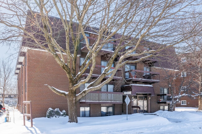 678 Du Trait-Carré Ch in Laval, QC - Building Photo - Building Photo