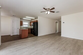 748 Chatham Walk Dr in Ruskin, FL - Foto de edificio - Building Photo