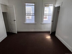 42 Bassett St in New Haven, CT - Building Photo - Building Photo