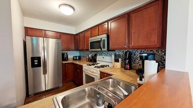 669 Lincoln Station Dr in Oswego, IL - Building Photo - Building Photo