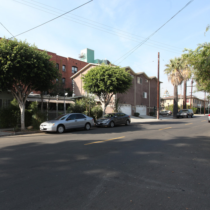 5400 Lexingto Ave in Los Angeles, CA - Building Photo