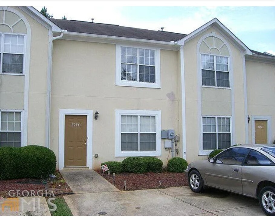 5056 Chupp Way Cir in Stonecrest, GA - Building Photo