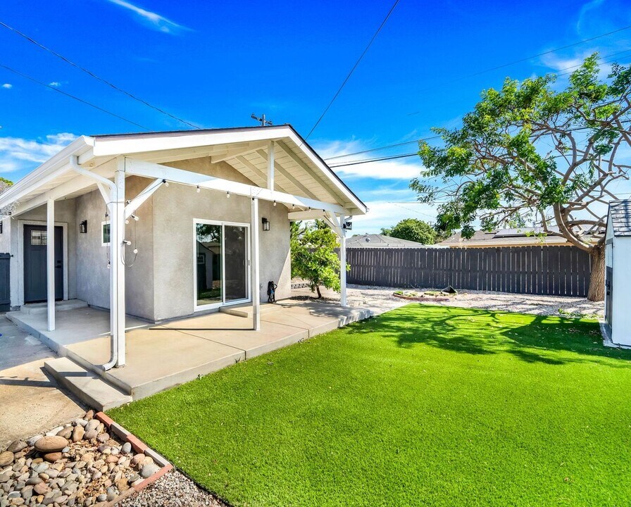 7963 Nichals St in Lemon Grove, CA - Foto de edificio
