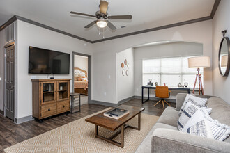 Vintage at Emory Road Apartments in Powell, TN - Building Photo - Interior Photo