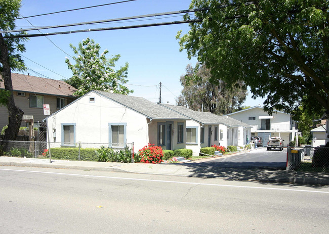 4041-4067 Vineyard Ave in Pleasanton, CA - Building Photo - Building Photo