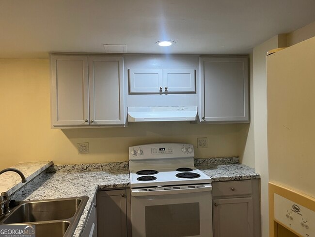 416 Barbashela Dr in Stone Mountain, GA - Building Photo - Building Photo