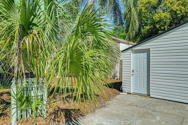 1204 E Hamilton Ave in Tampa, FL - Building Photo - Building Photo