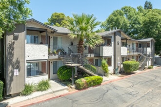 480 Manzanita Ave in Chico, CA - Foto de edificio - Building Photo