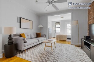 118 Christopher St in New York, NY - Building Photo