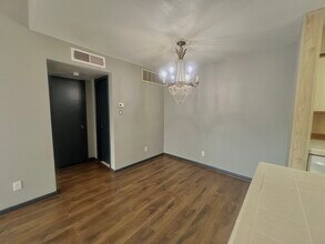 9550 Deering Dr, Unit 308 in Houston, TX - Foto de edificio - Building Photo